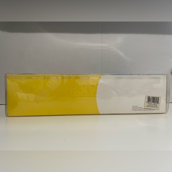 M&M Lenticular Cups Set of 4-24 oz. each Characters Blue, Green, Red & Yellow - Picture 5 of 6